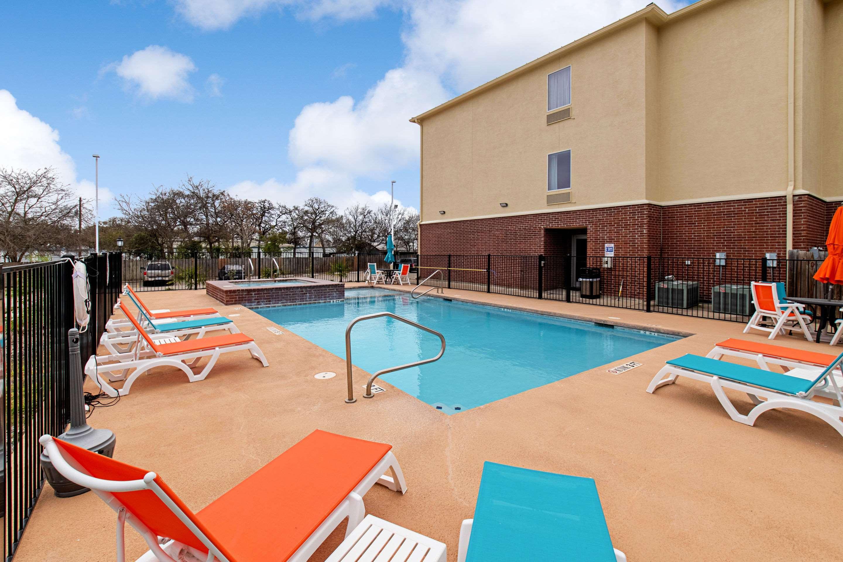 Comfort Inn & Suites And Suites Fredericksburg Exterior foto