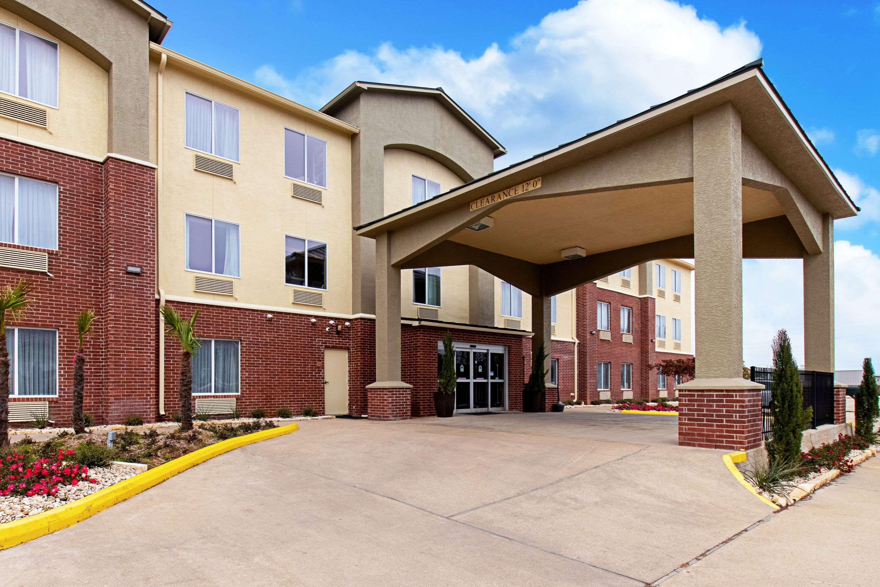 Comfort Inn & Suites And Suites Fredericksburg Exterior foto
